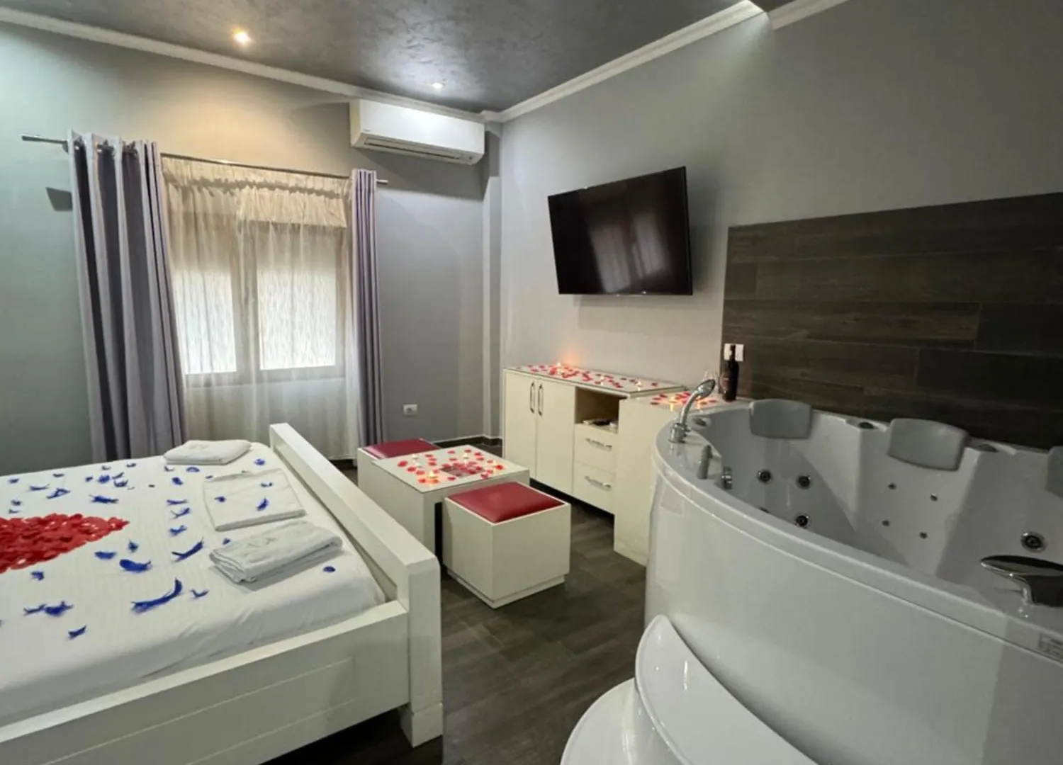 Imperium Hotel Tirana 3*,  Albania